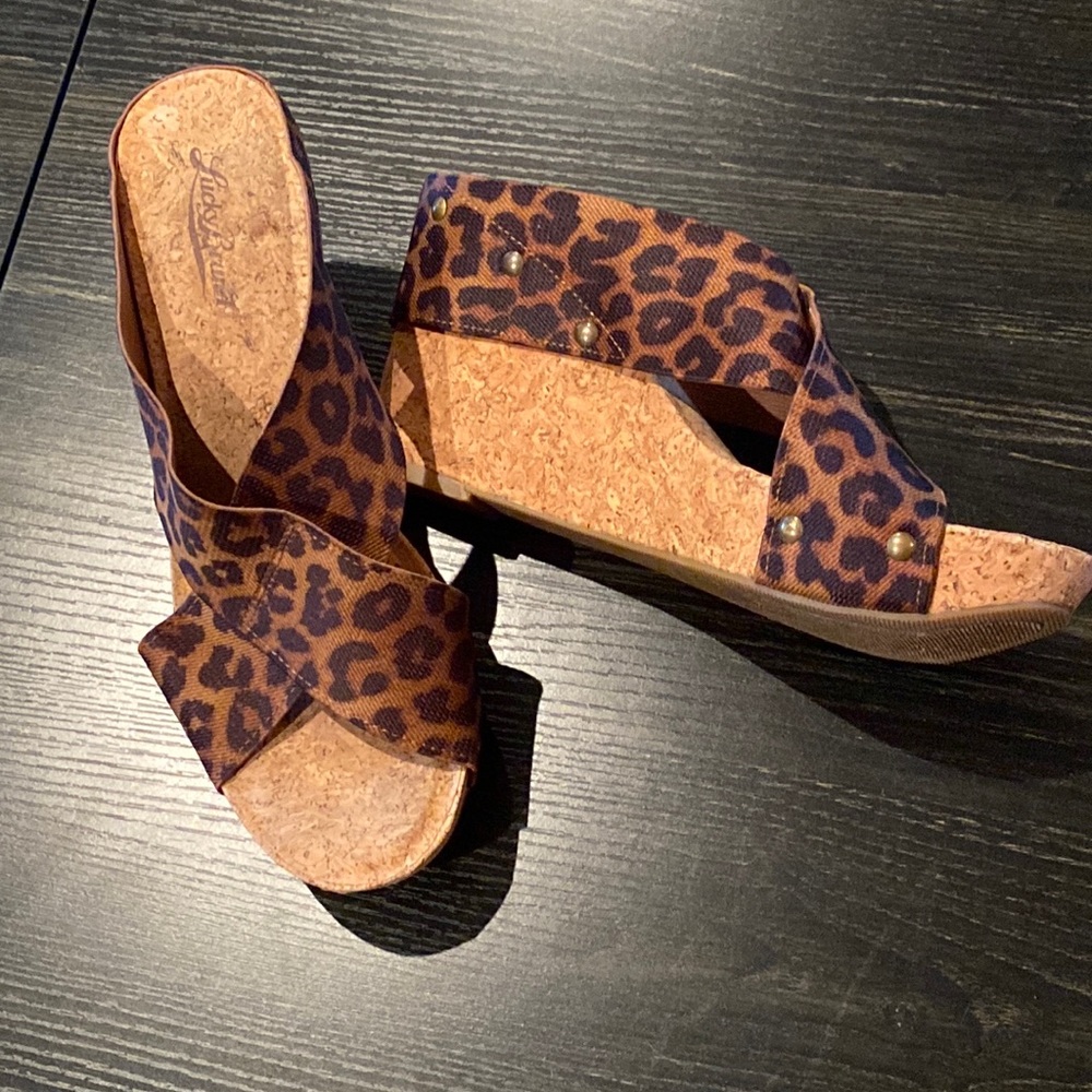 Lucky Brand cork wedged slide on sandals size 8.5 elastic straps Leopard print